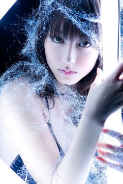女航天员王亚平一家三口